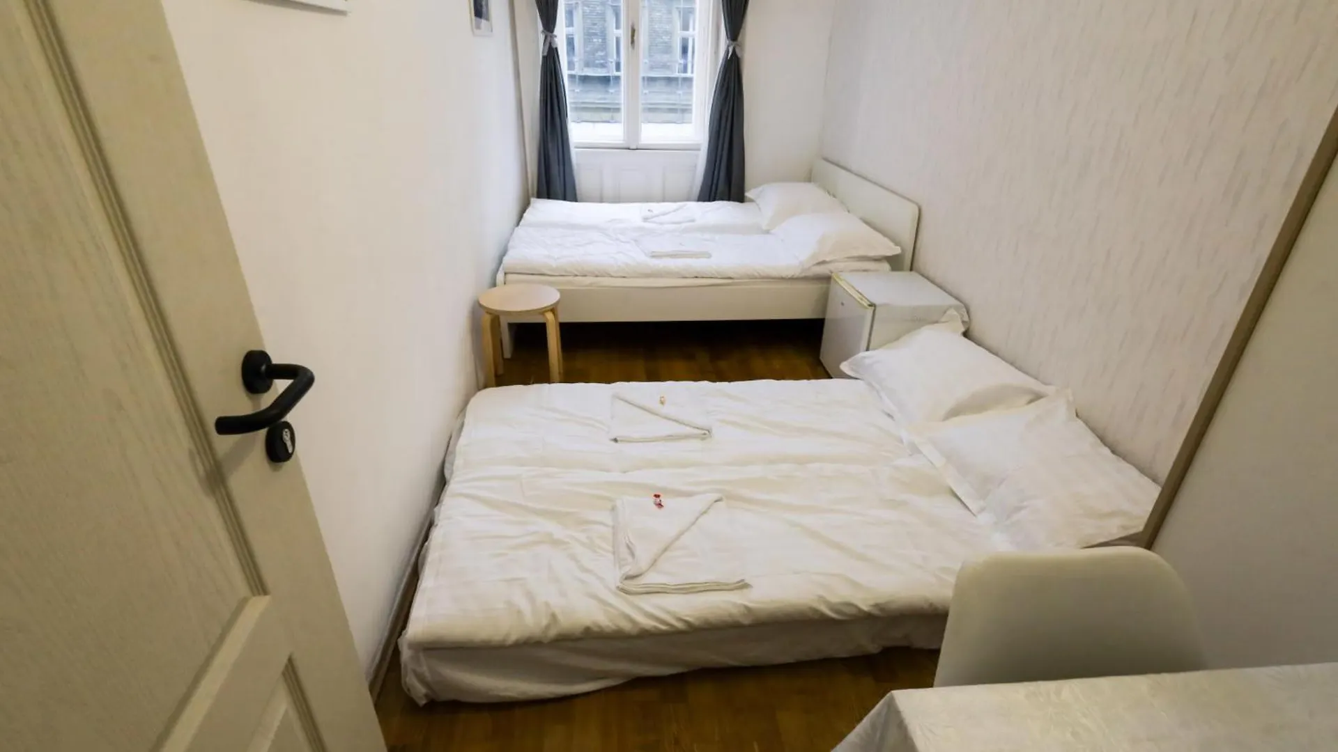 Budapest Pest-Port Apartment 4 Rooms For 16 Person