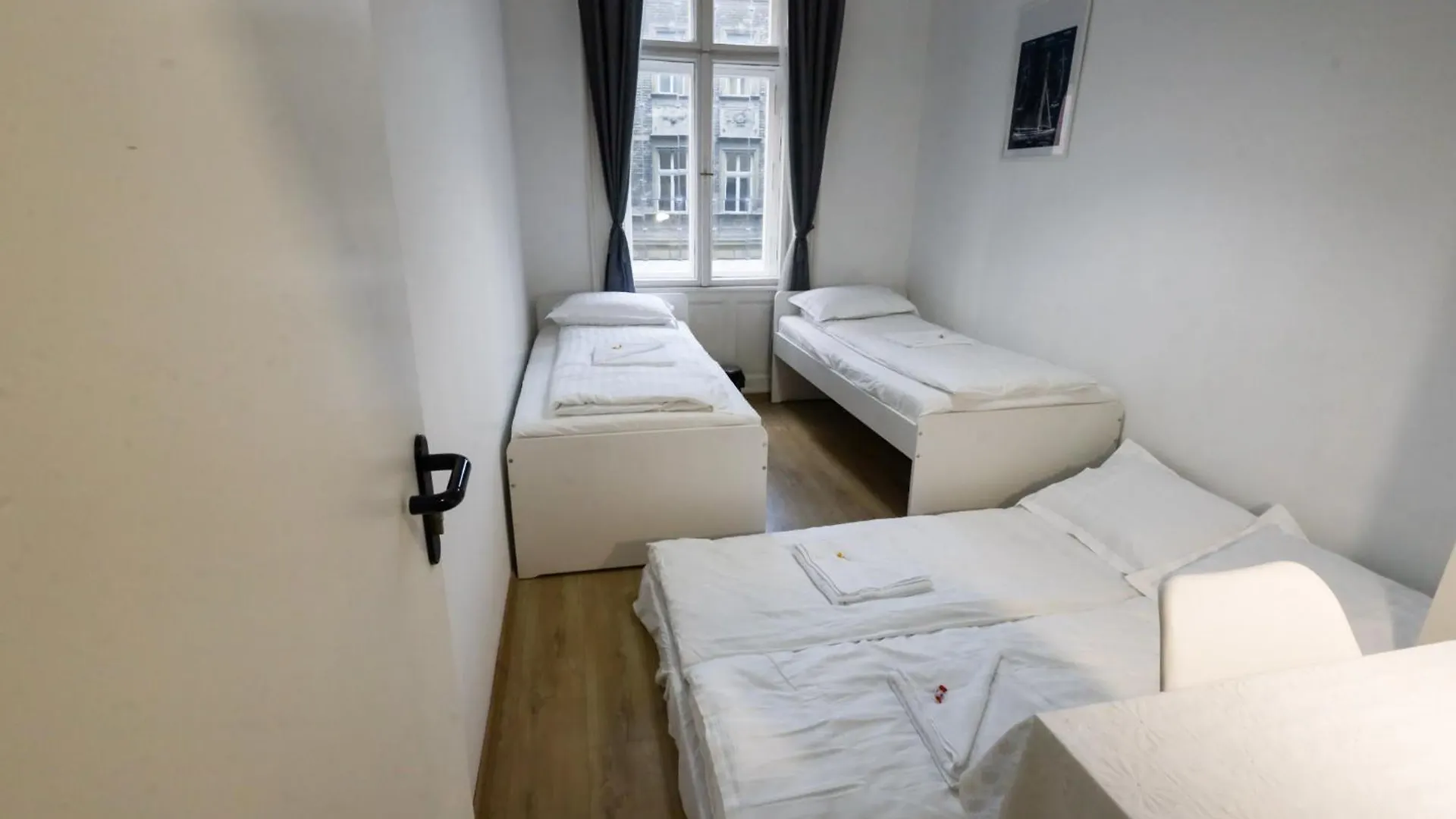 Budapest Pest-Port Apartment 4 Rooms For 16 Person