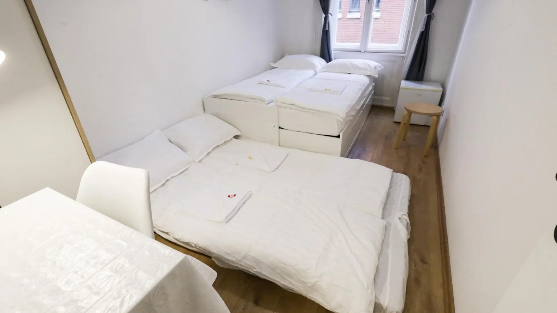 Budapest Pest-Port Apartment 4 Rooms For 16 Person