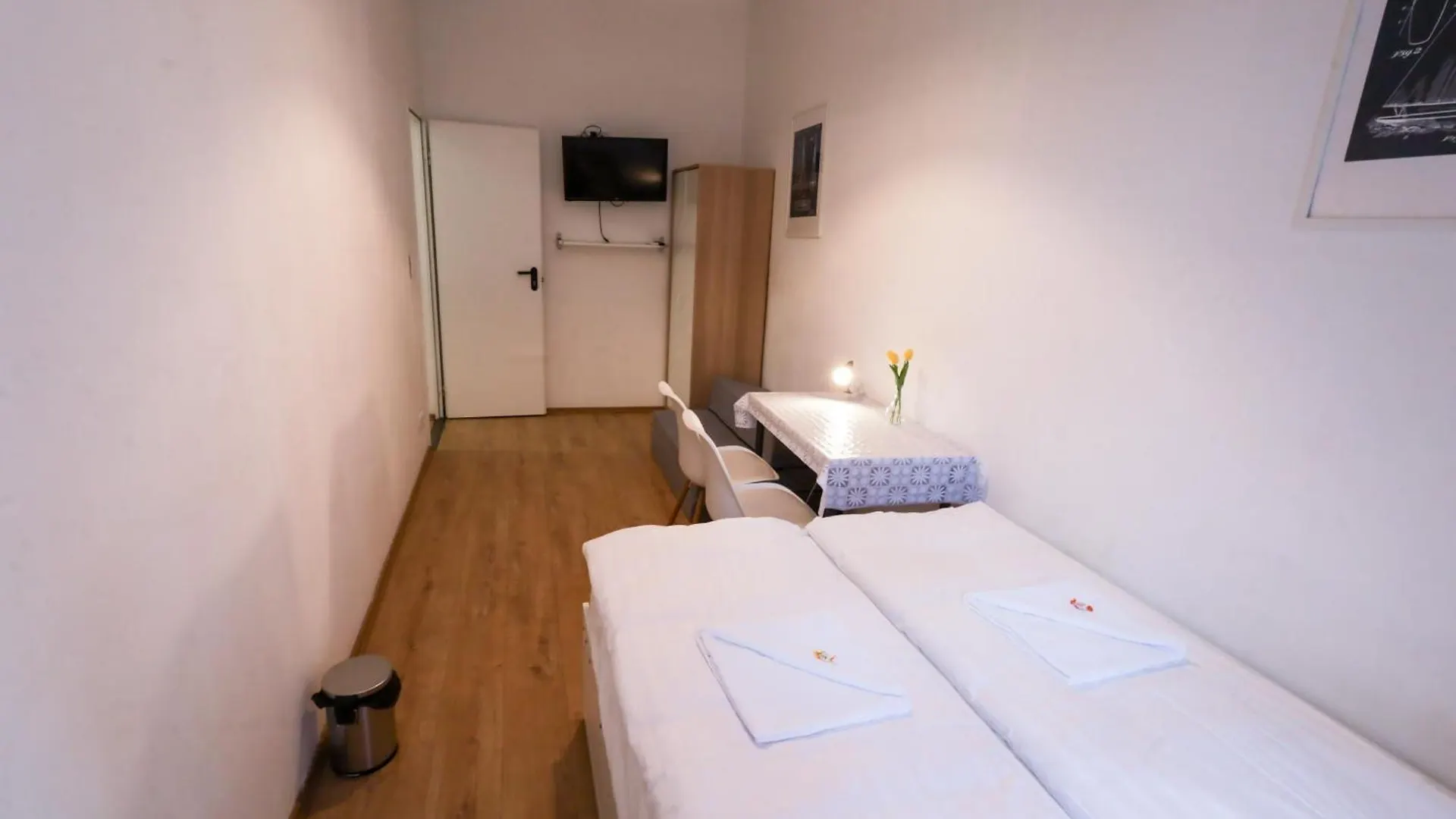 Budapest Pest-Port Apartment 4 Rooms For 16 Person