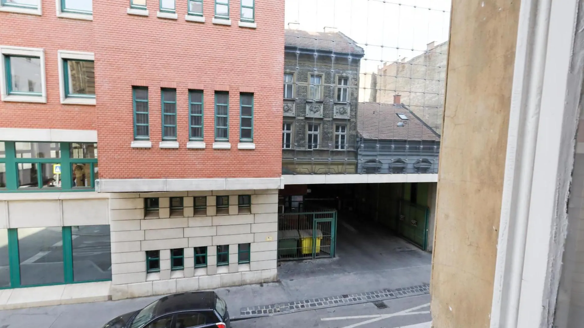 Budapest Pest-Port Apartment 4 Rooms For 16 Person