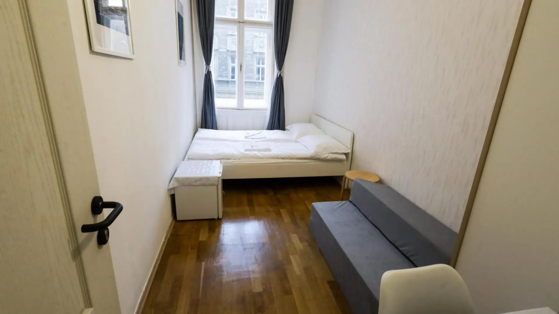 Budapest Pest-Port Apartment 4 Rooms For 16 Person